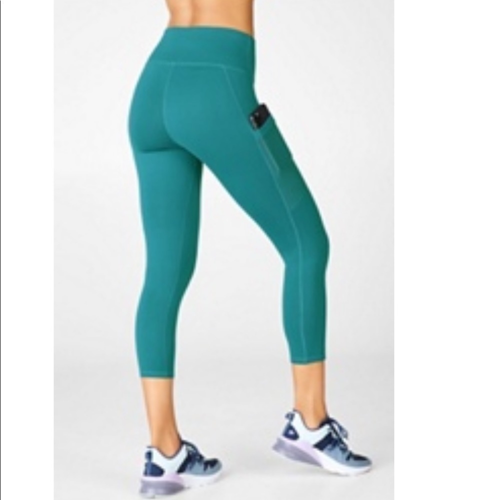 Fabletics Mila high waisted pocket capris, small
